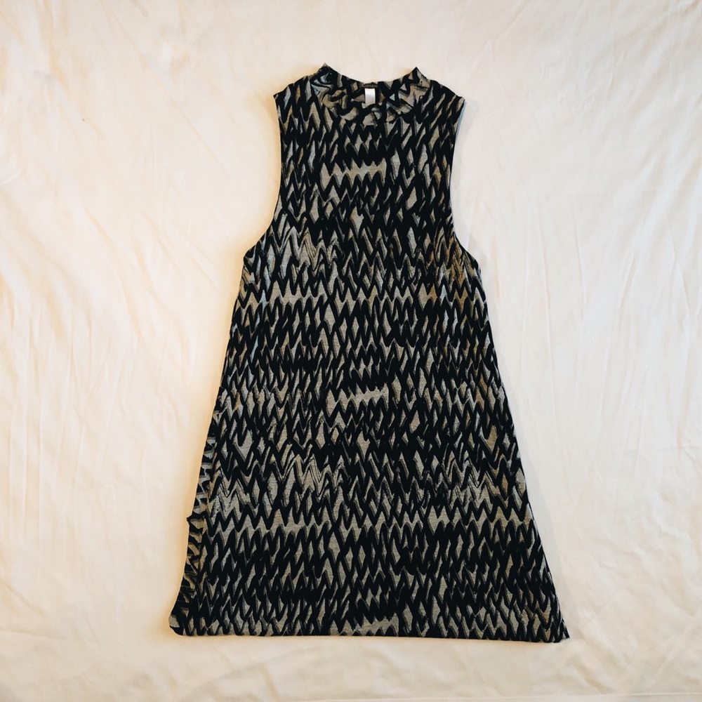 Patterned Short Dress - Picture 3 of 3